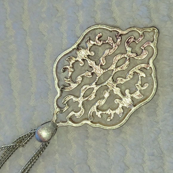 Lia Sophia Long Silver Pendent Necklace!!! - Picture 6 of 6